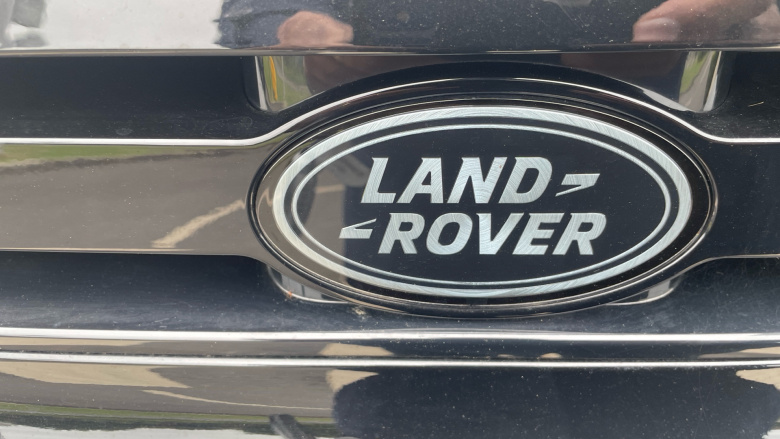 Land Rover Defender 3.0 D250 X-Dynamic SE 110 5dr Auto Diesel Estate